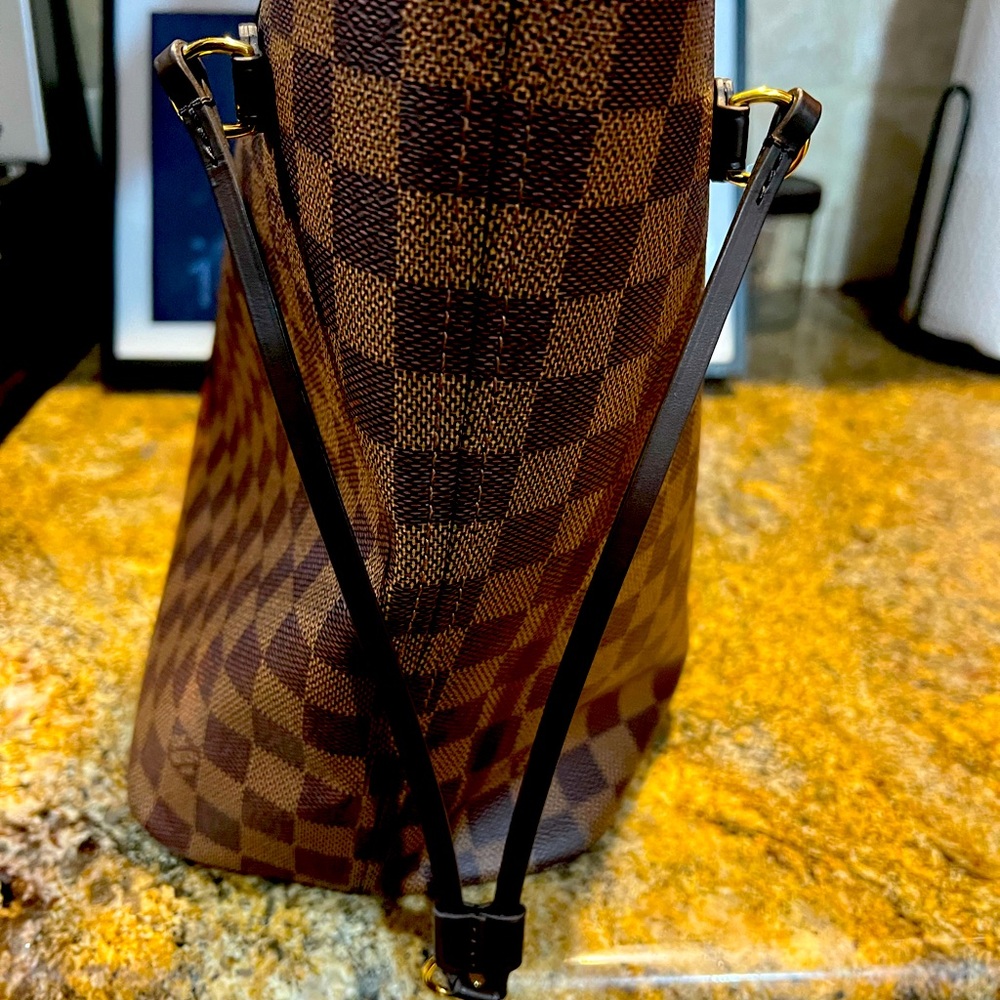 Louis Vuitton Neverfull purchased 2022/2023 w/receipt. - Picture 5 of 6